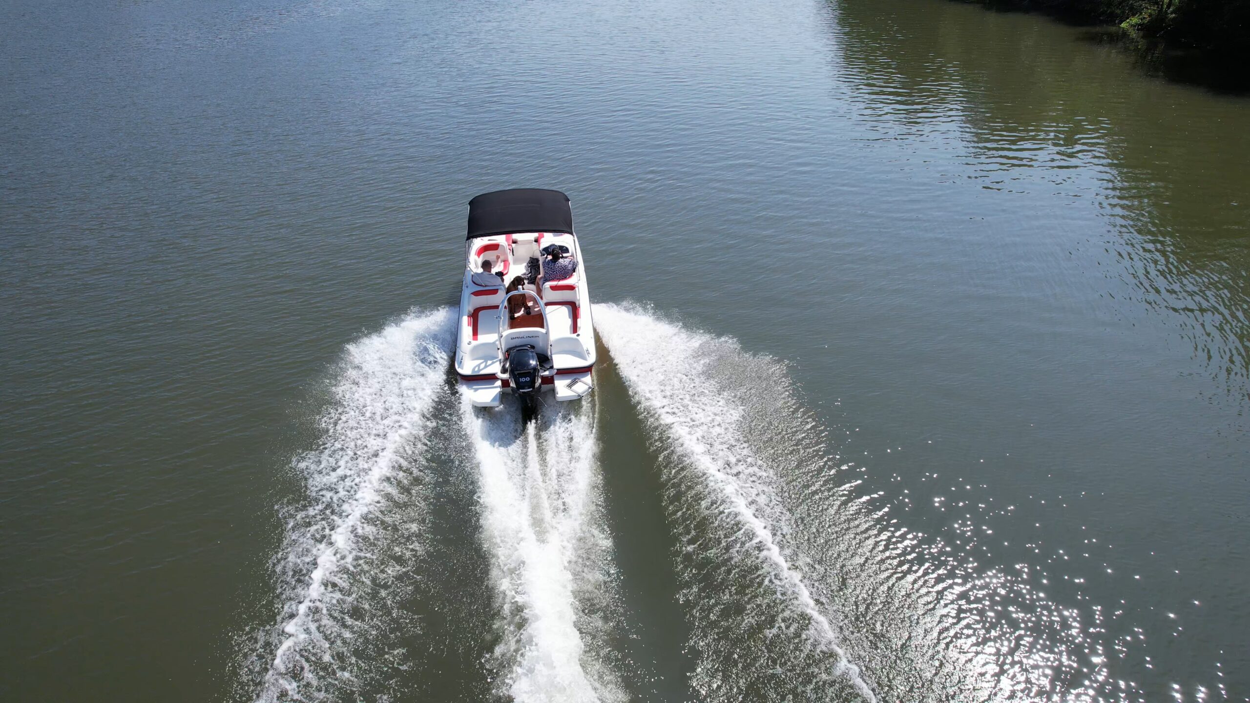 100 PS Motorboot mieten